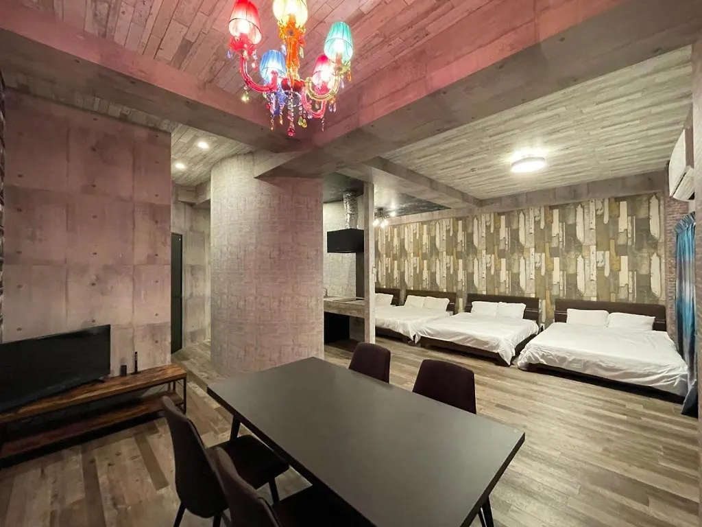 אוסקה Wolf Pack Apartment 1001