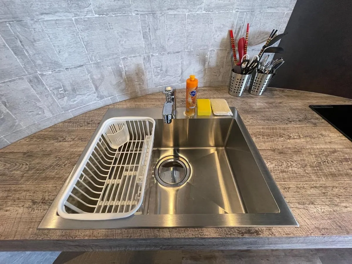 אוסקה Wolf Pack Apartment 1001