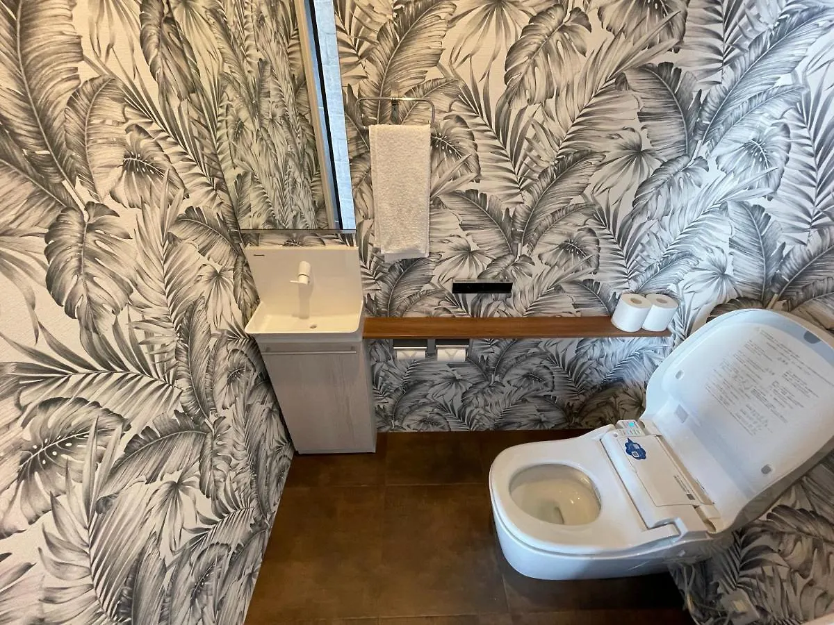 אוסקה Wolf Pack Apartment 1001 0*,