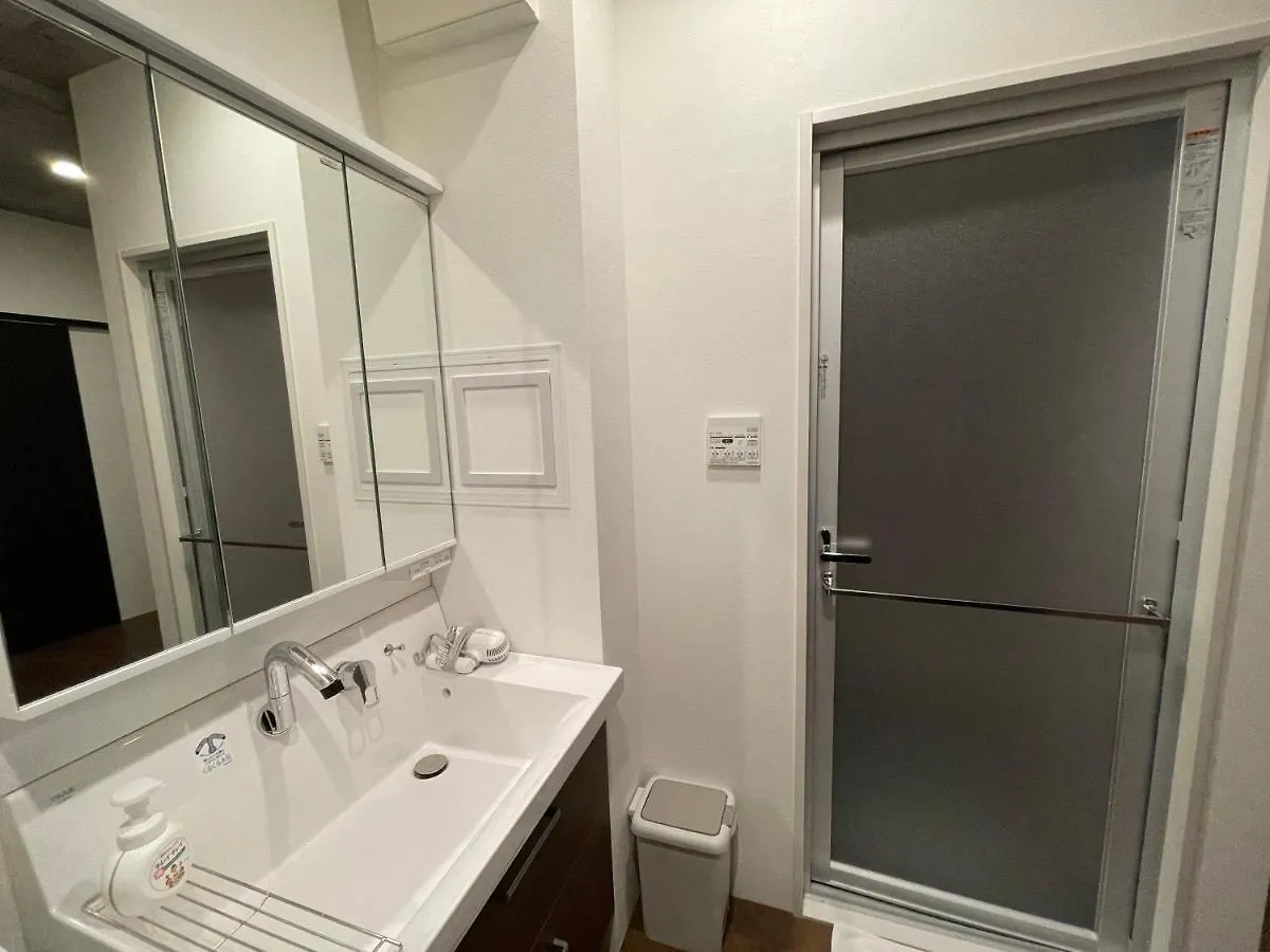 אוסקה Wolf Pack Apartment 1001 0*,  יפן